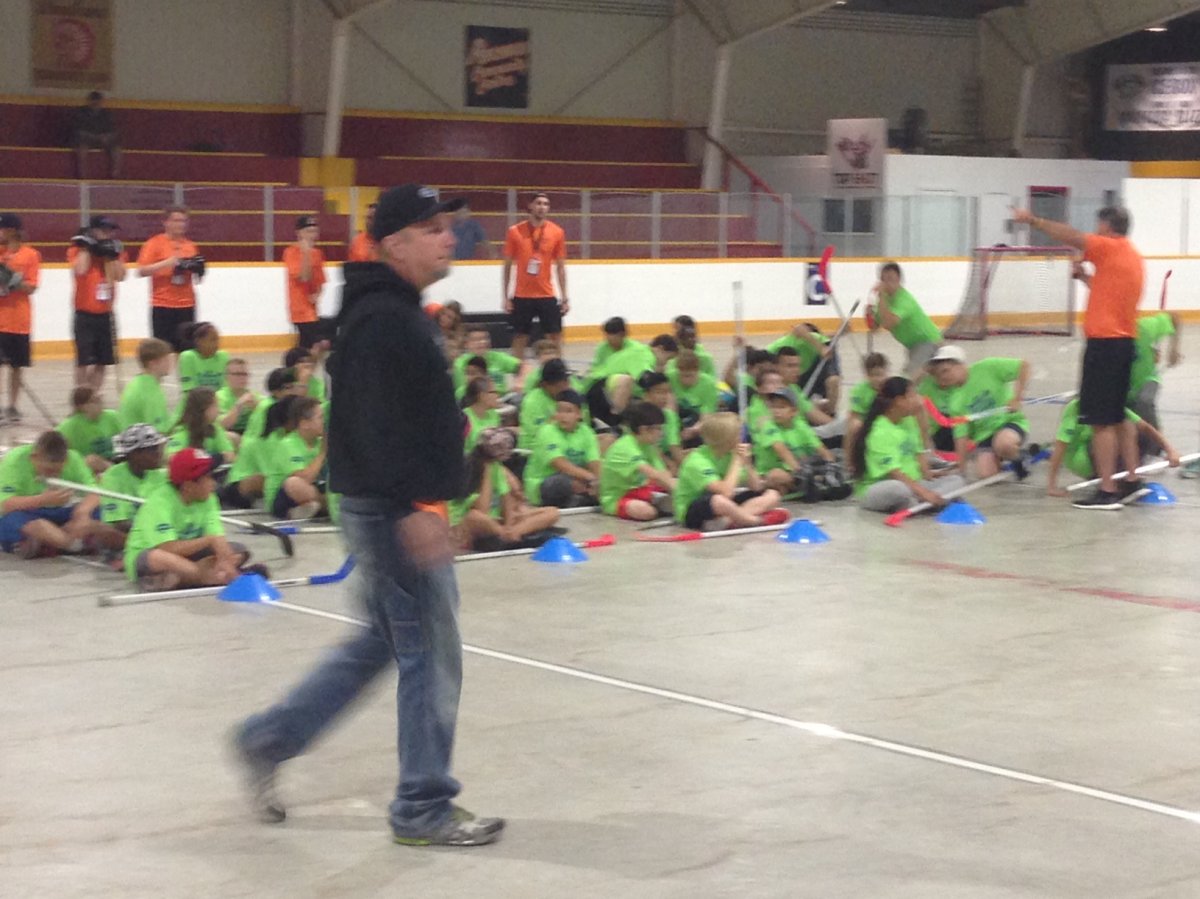 Garth Brooks addresses procamp kids