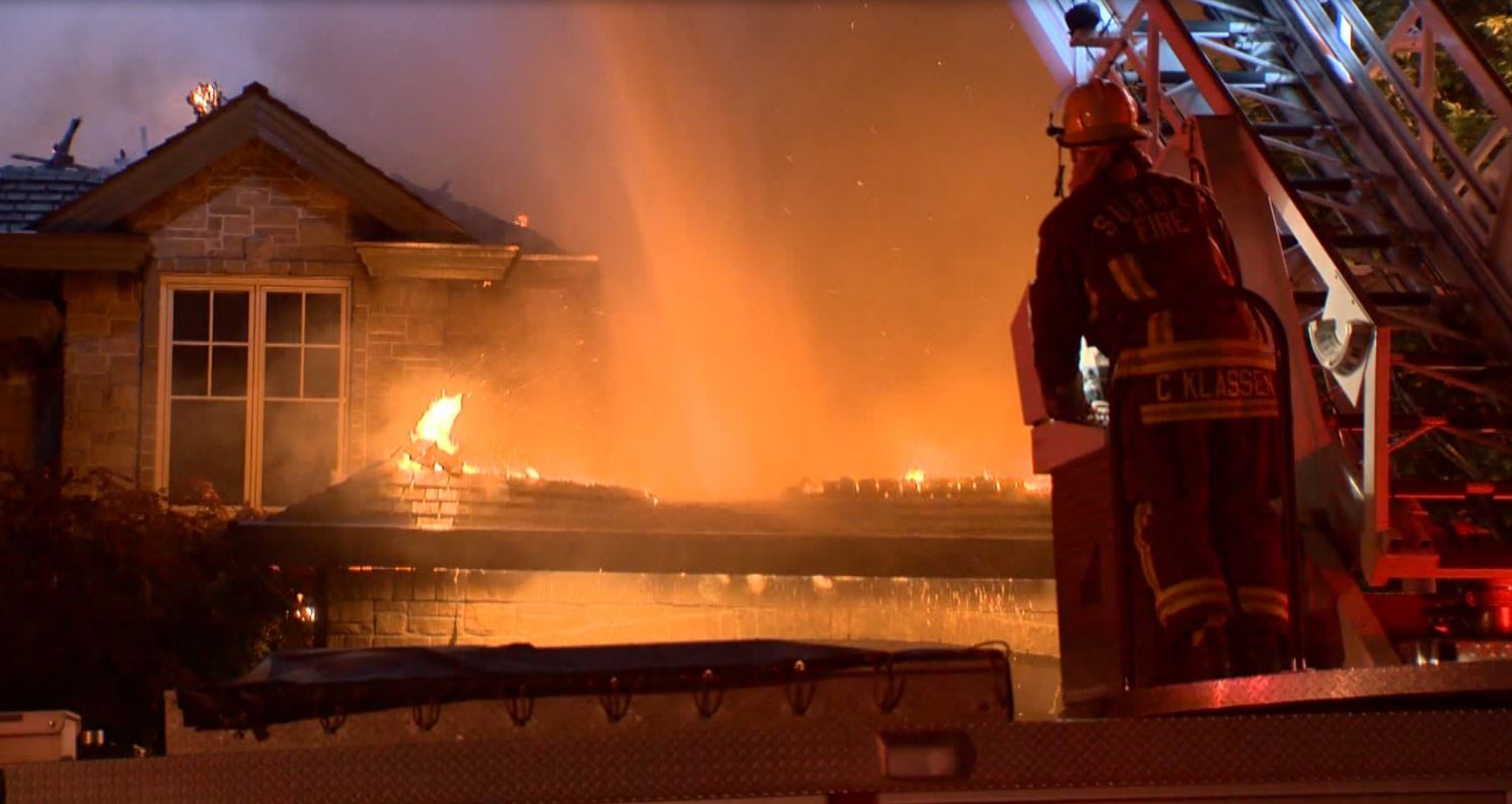 Family escapes house fire in Surrey - BC | Globalnews.ca