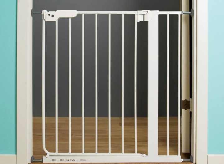 Swedish furniture retailer Ikea is recalling children's safety gates because the locking mechanism is unreliable and may result in injury to children.