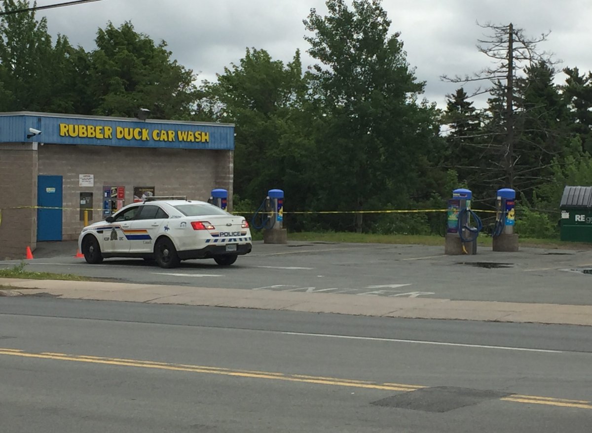Man stabbed in the face at Rubber Duck Car Wash - image