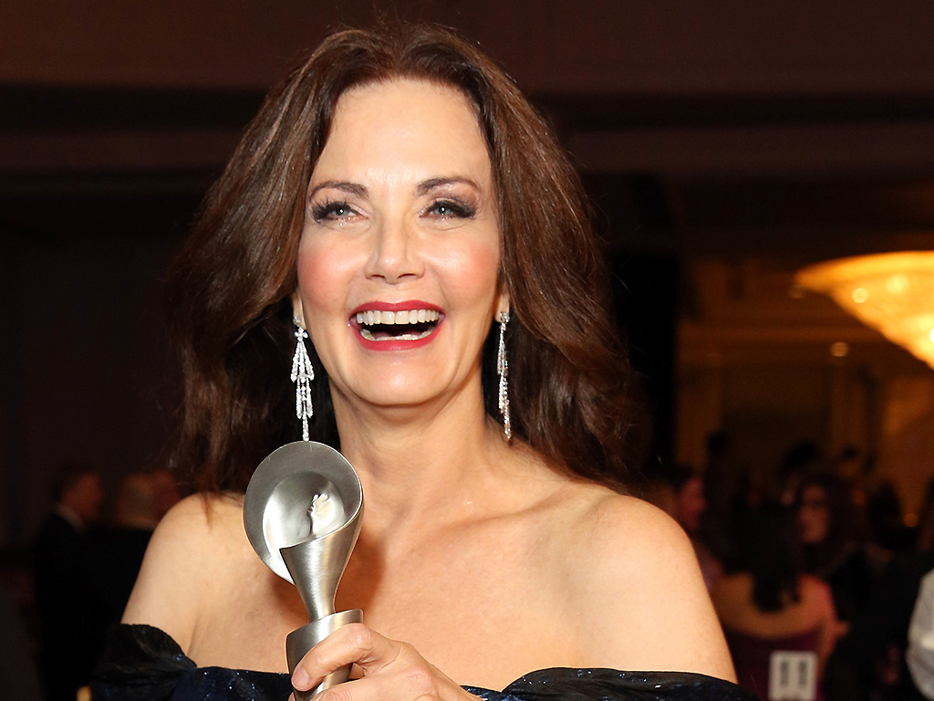 Lynda Carter poses with her Lifetime Achievement Award at the 41st Annual Gracie Awards at Regent Beverly Wilshire Hotel on May 24, 2016 in Beverly Hills, California.