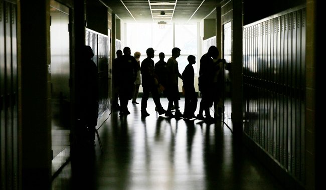Schoolsexvidoe - Fewer high school kids having sex, study finds - National | Globalnews.ca