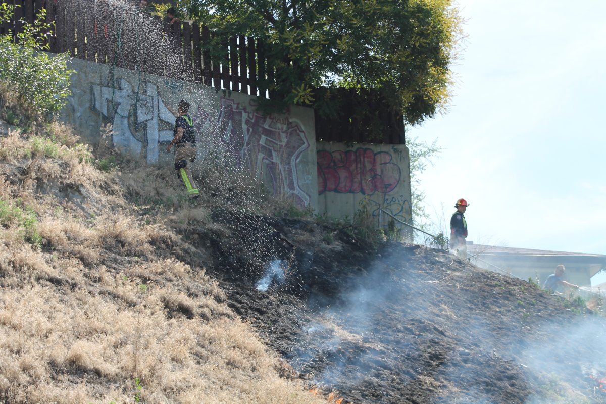 Kids spotted running from the scene of Penticton grass fire - image