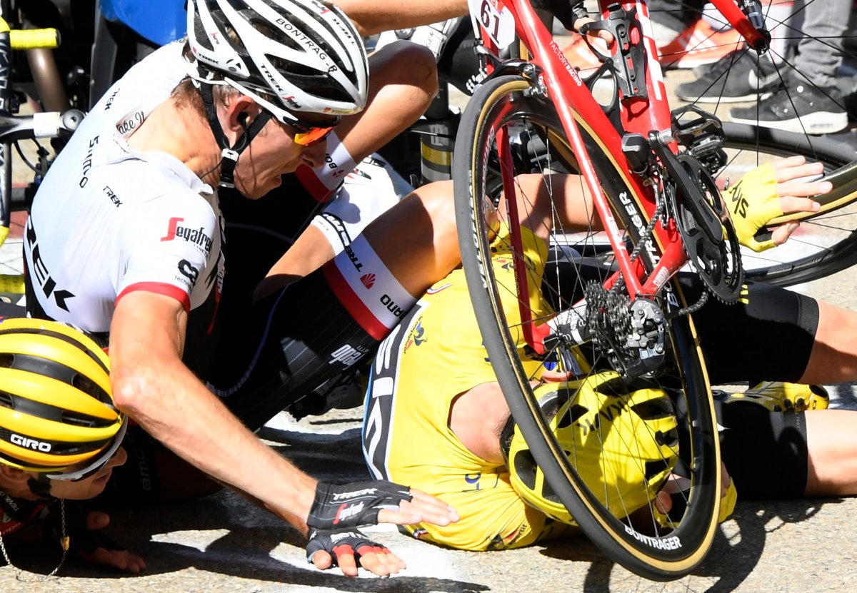 Britain's Chris Froome, wearing the overall leader's yellow jersey, right, Netherlands Bauke Mollema, center, and  Australias Richie Porte crash at the end of the twelfth stage of the Tour de France cycling race with start in Montpellier and finish six kilometers before the Mont Ventoux, France, Thursday, July 14, 2016. 