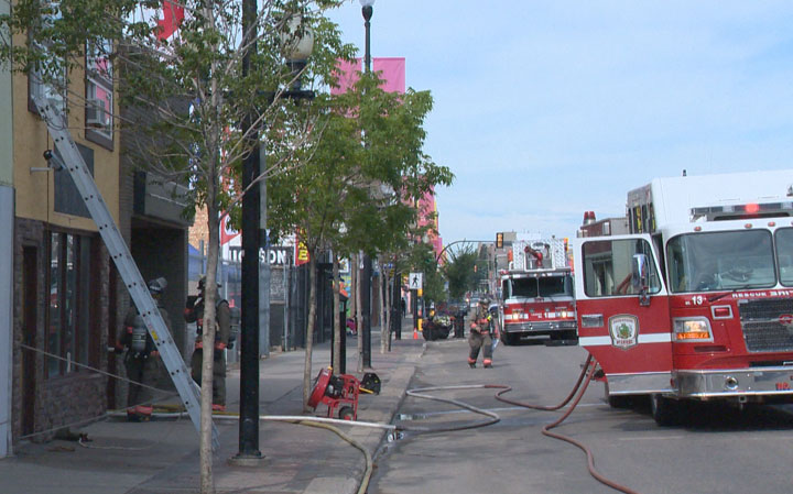 Arson investigators are looking at fire that occurred at a Saskatoon apartment building on Saturday morning.