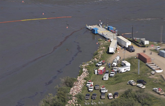 Crews work to clean up an oil spill on the North Saskatchewan river near Maidstone, Sask., on July 22, 2016. 