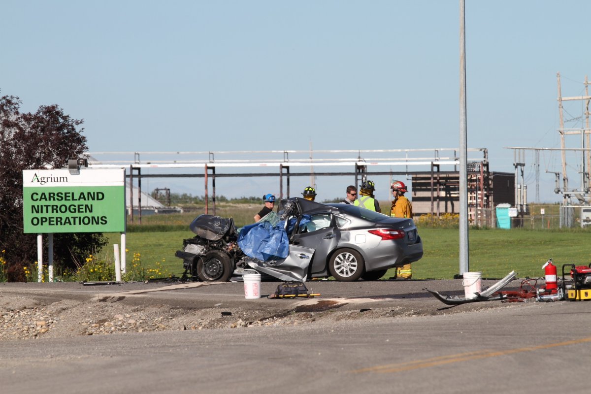 Man killed in collision with semitrailer east of Calgary Globalnews.ca