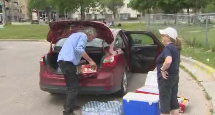 Devoted to the Streets group lends a helping hand in downtown Winnipeg.