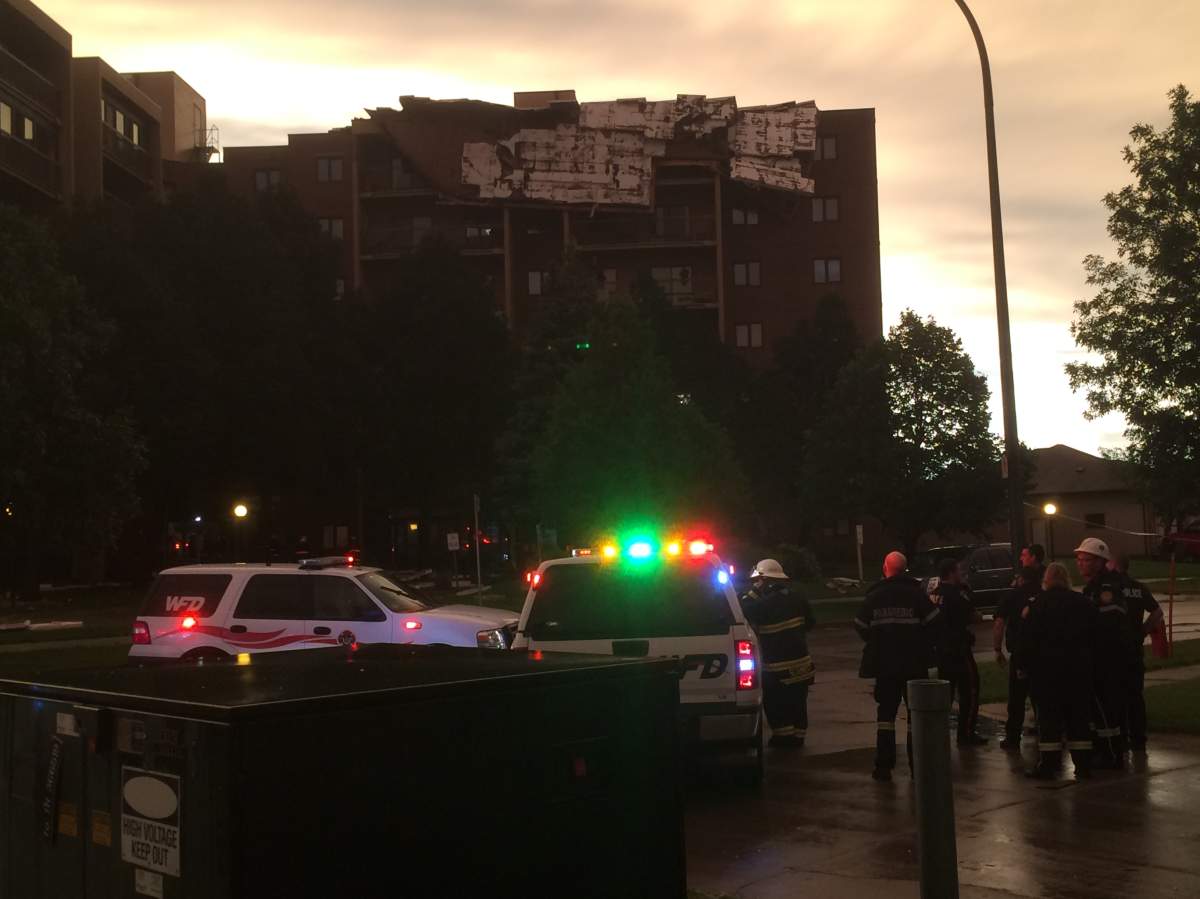 48,000 Manitoba Hydro customers without power at height of storm - image