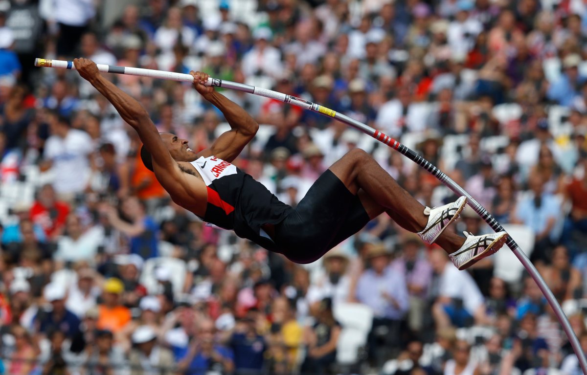 Canada's Damian Warner competes in the men's decathlon pole vault event at the London 2012 Olympic Games at the Olympic Stadium August 9, 2012.   REUTERS/Phil Noble (BRITAIN  - Tags: OLYMPICS SPORT ATHLETICS)   - RTR36IRF.