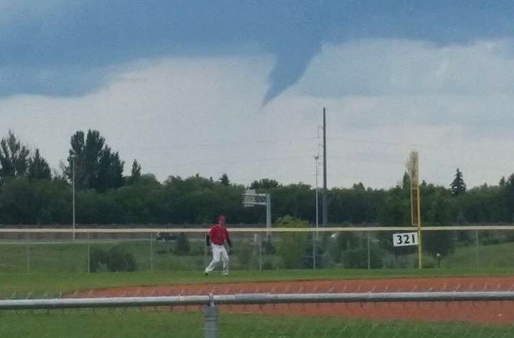 What to do when you spot a funnel cloud | Globalnews.ca