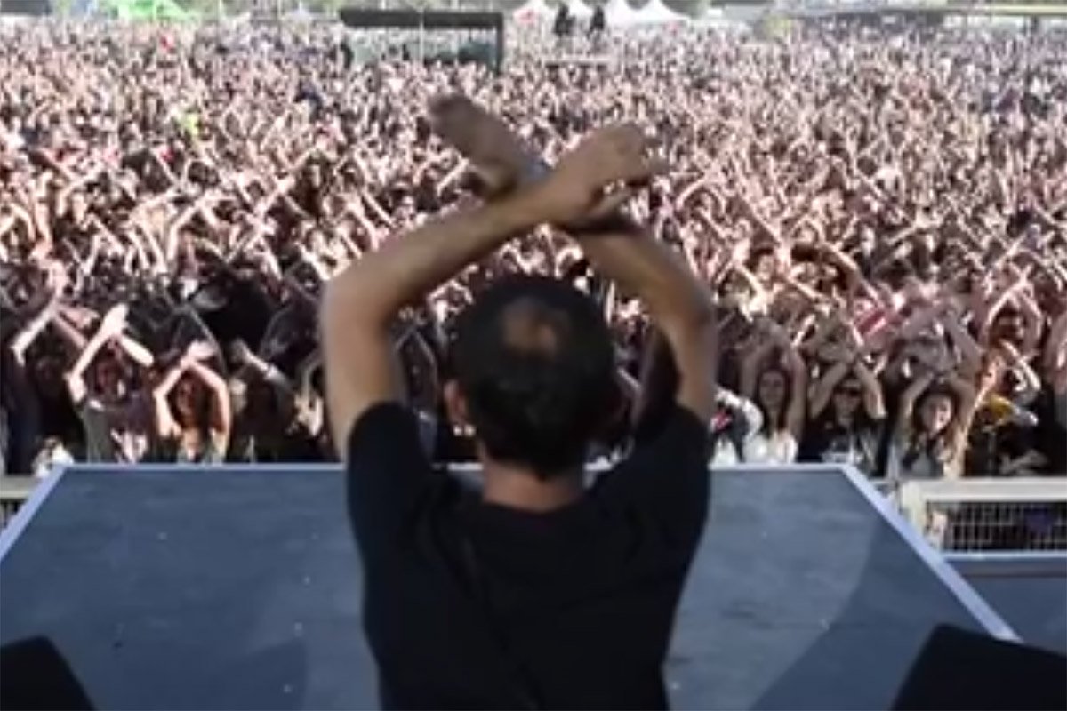 WATCH: Sound tech turns star of show at French music festival - image