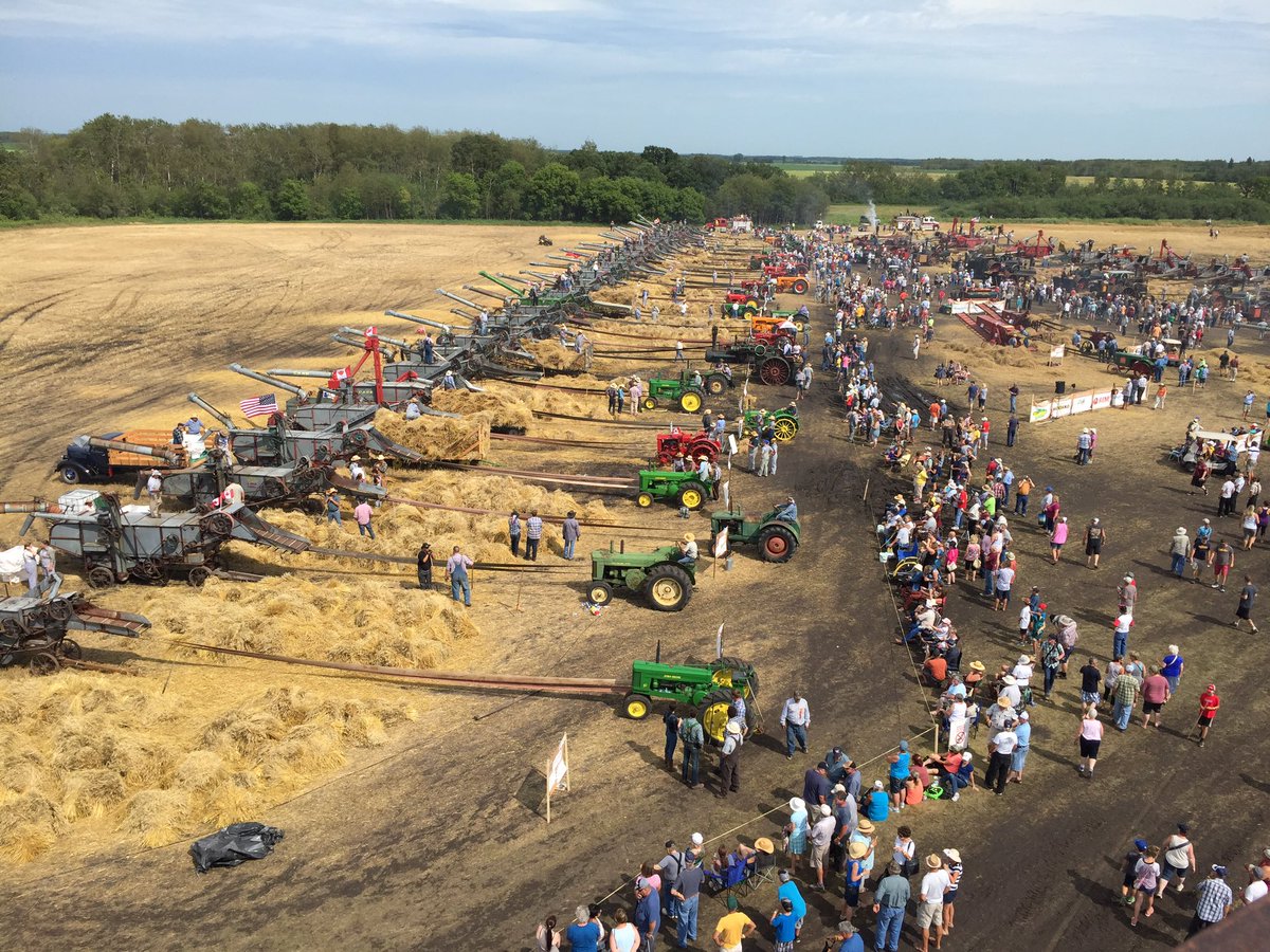 Antique farm machines gather to attempt new world record - image