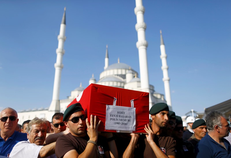 Pallbearers carry the coffin of killed special forces police officer Fevzi Basaran during a funeral ceremony in front of the Kocatepe mosque in Ankara, Turkey, July 19, 2016. REUTERS/Osman Orsal