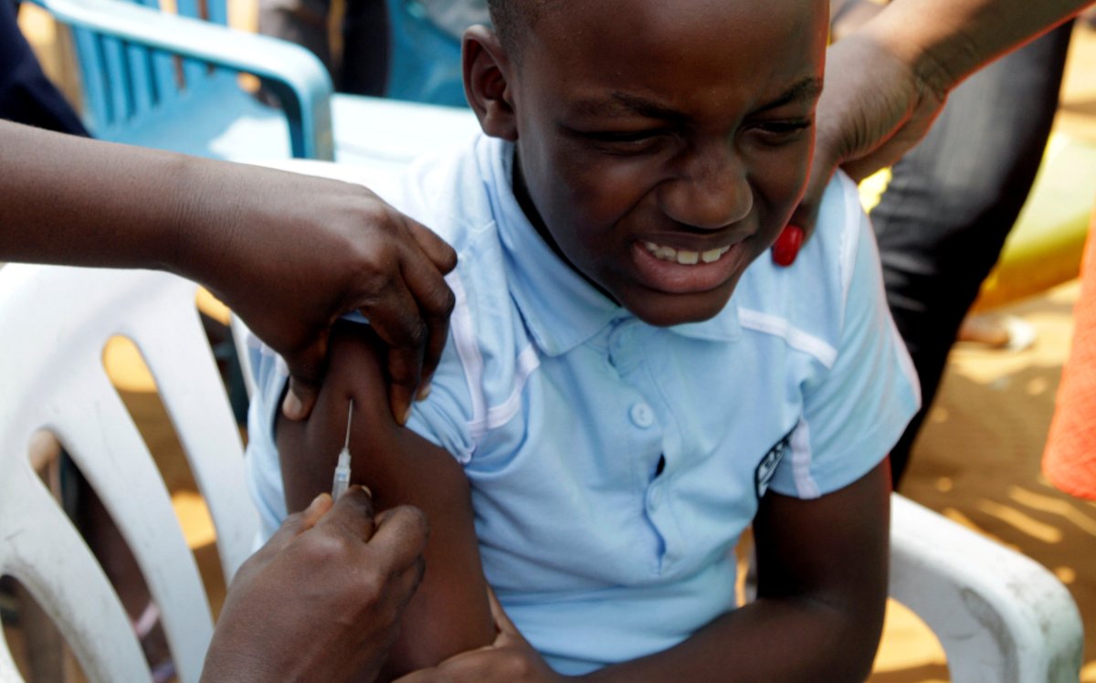 A Congolese child is vaccinated during an emergency campaign of vaccination against yellow fever in Kisenso district, of the Democratic Republic of Congo's capital Kinshasa, July 20, 2016. 