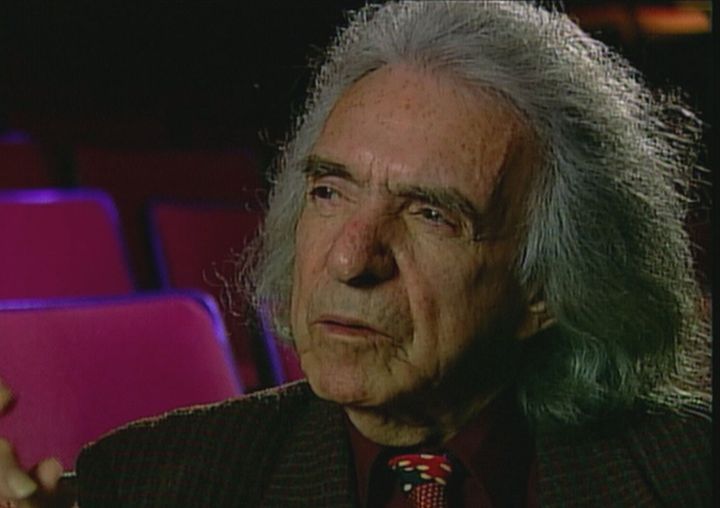Arthur Hiller, the Edmonton-born director who was nominated for an Oscar and served as president of the Academy of Motion Pictures and Sciences, has died at 92.