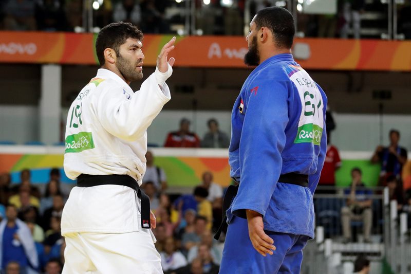 Egypt's Islam El Shehaby, blue, declines to shake hands with Israel's Or Sasson, white, after losing during the men's over 100-kg judo competition at the 2016 Summer Olympics in Rio de Janeiro, Brazil, Friday, Aug. 12, 2016. 