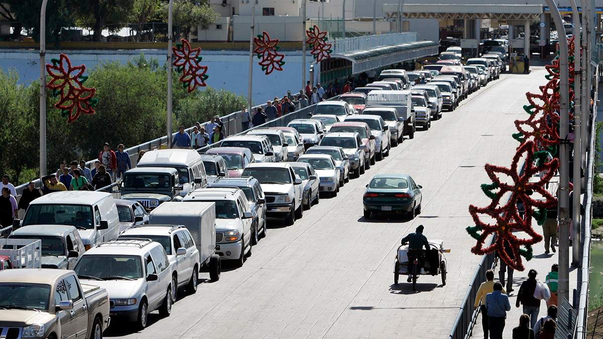 Longs lines of motorists and pedestrians cross the Gateway to the Americas International Bridge from Mexico into the U.S. in Laredo, Texas, Monday, Dec. 3, 2007. 