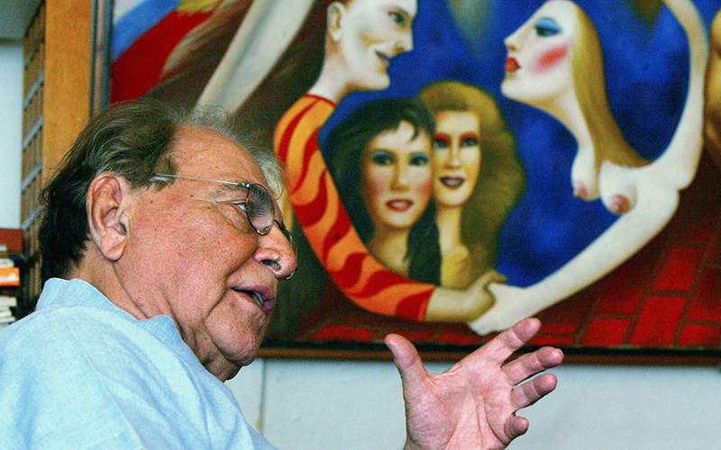 Brazilian plastic surgeon Ivo Pitanguy speaks during an interview in Rio de Janeiro, 14 October 2003.