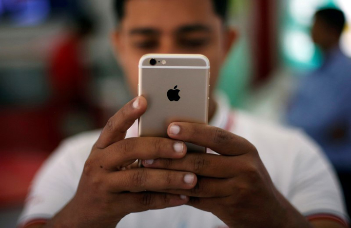 You should update your iPhone right away to protect against a newly discovered security flaw.