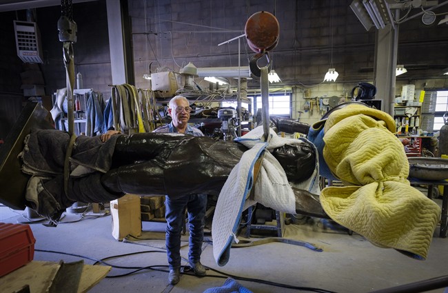 Don Begg, a bronze artist and founder of Studio West, prepares to give a facelift to a statue of hockey great Wayne Gretzky at his foundry in Cochrane, Alta., Friday, Aug. 5, 2016.