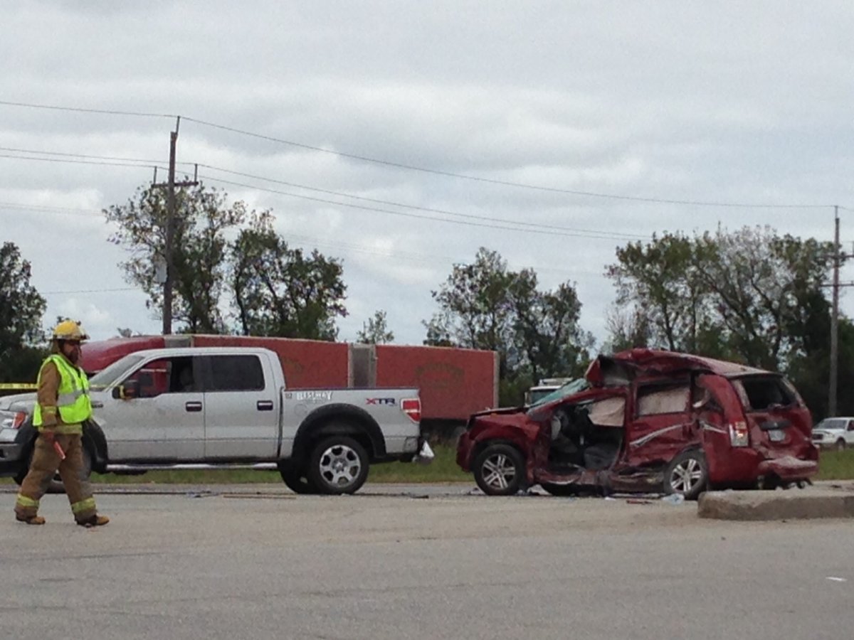 Serious multi vehicle crash in North Winnipeg - image