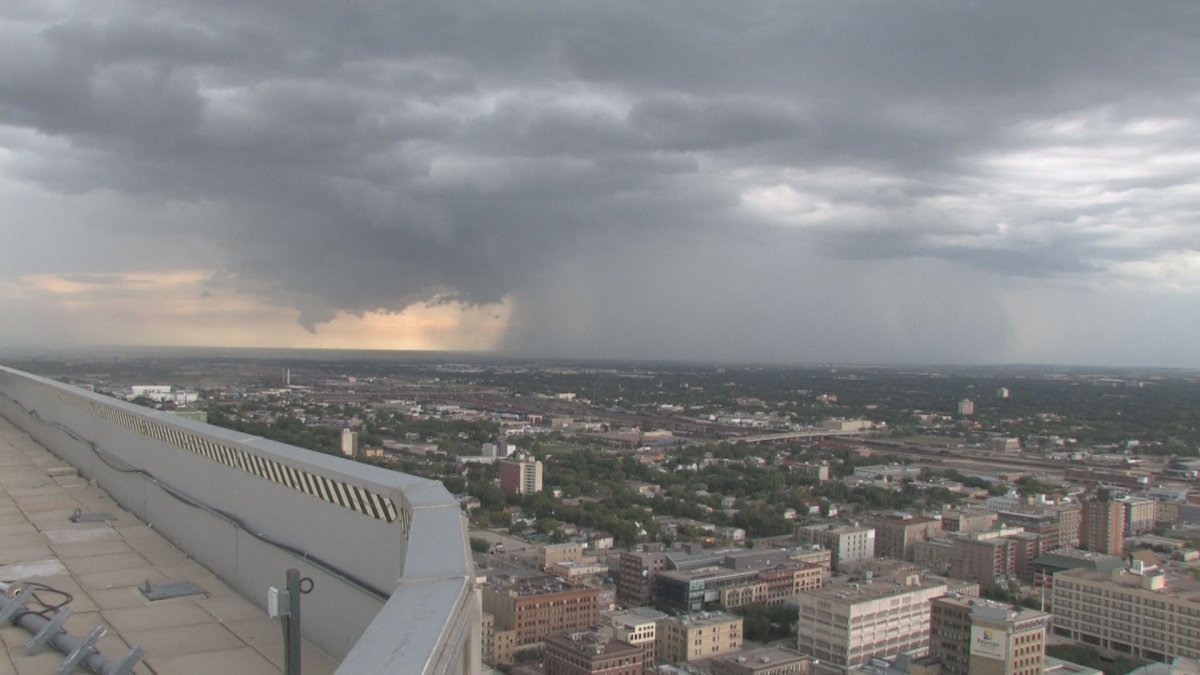 Thunderstorm moves towards Winnipeg Monday afternoon. 