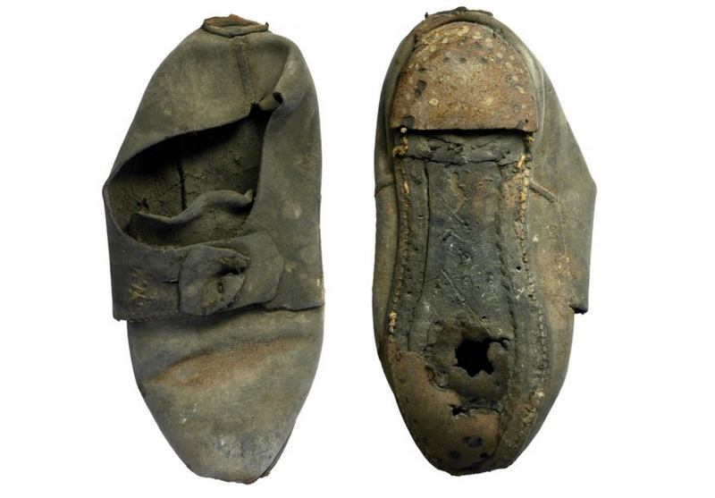 An image of a 300-year-old shoe found at the University of Cambridge. (Cambridge Archaeological Unit).