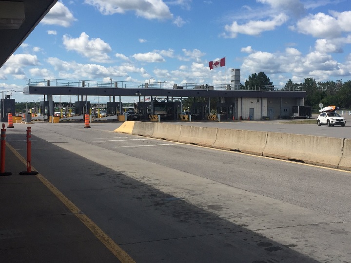 A file photo of the Canada/U.S. border crossing in Saint-Bernard-de Lacolle.
