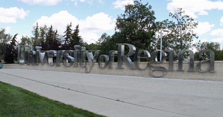 Студентите посещаващи University of Regina могат да очакват нов скок