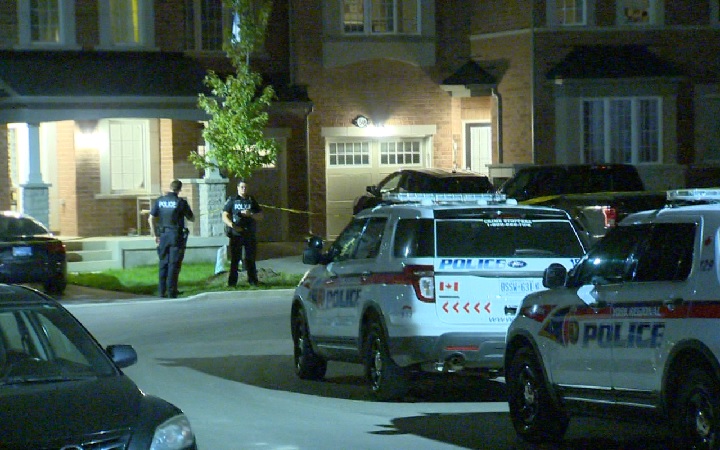Police responded to a stabbing in Aurora, Ont. that left a man a woman in hospital on Wednesday, Sept. 28, 2016. 