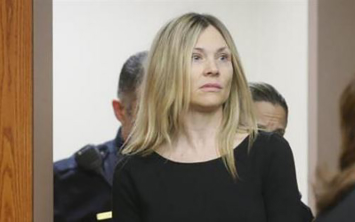 Amy Locane Bovenizer entering the courtroom to be sentenced in Somerville, N.J. on Feb. 14, 2014.