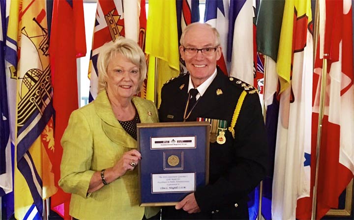 Vaughn Schofield presented Saskatoon Police Chief Clive Weighill with the 2016 Lieutenant Governor’s Gold Medal on Tuesday.