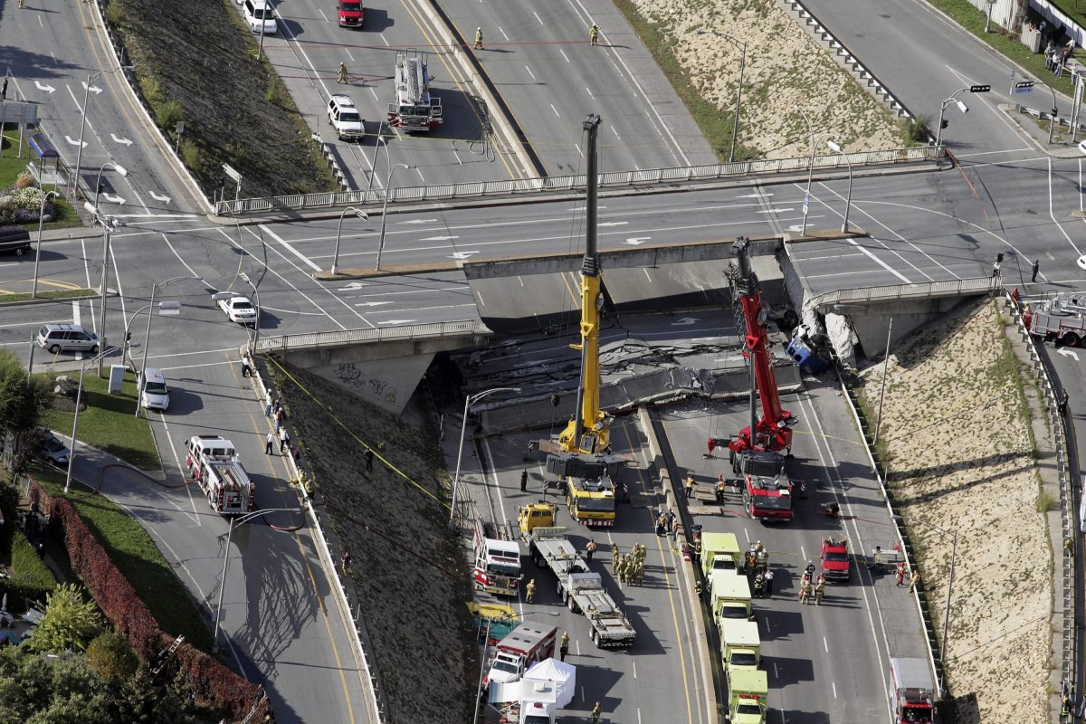 Construction cranes move into place after a section of de la Concorde Boulevard in Laval collapsed onto Highway 19 in this file photo taken Saturday, September 30, 2006.