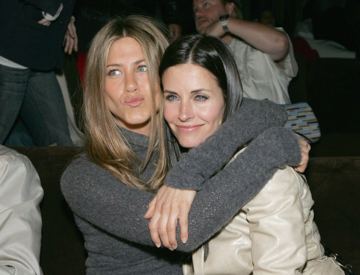 Actors Jennifer Aniston and Courteney Cox attend the after party at the L.A. premiere for "The Tripper" held at the Hollywood Forever Cemetary on April 11, 2007 in Los Angeles, California.