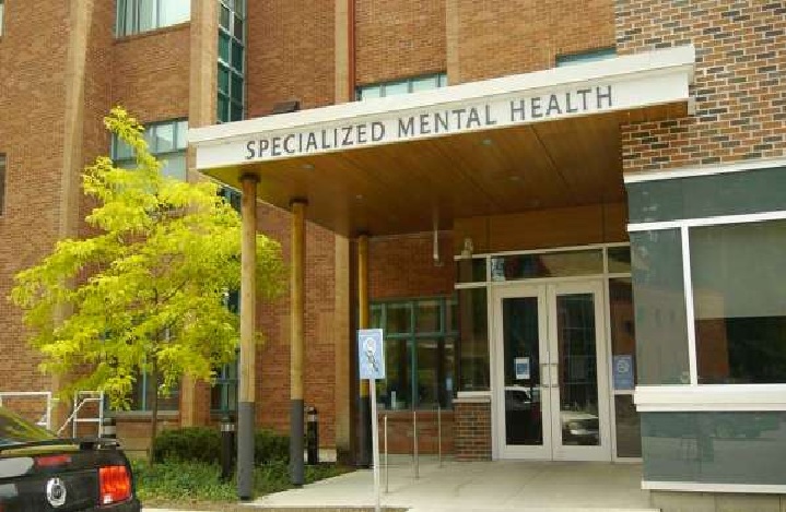 Kitchener's Grand River Hospital has declared an outbreak of a gastro-intestinal illness in its specialized mental health unit.