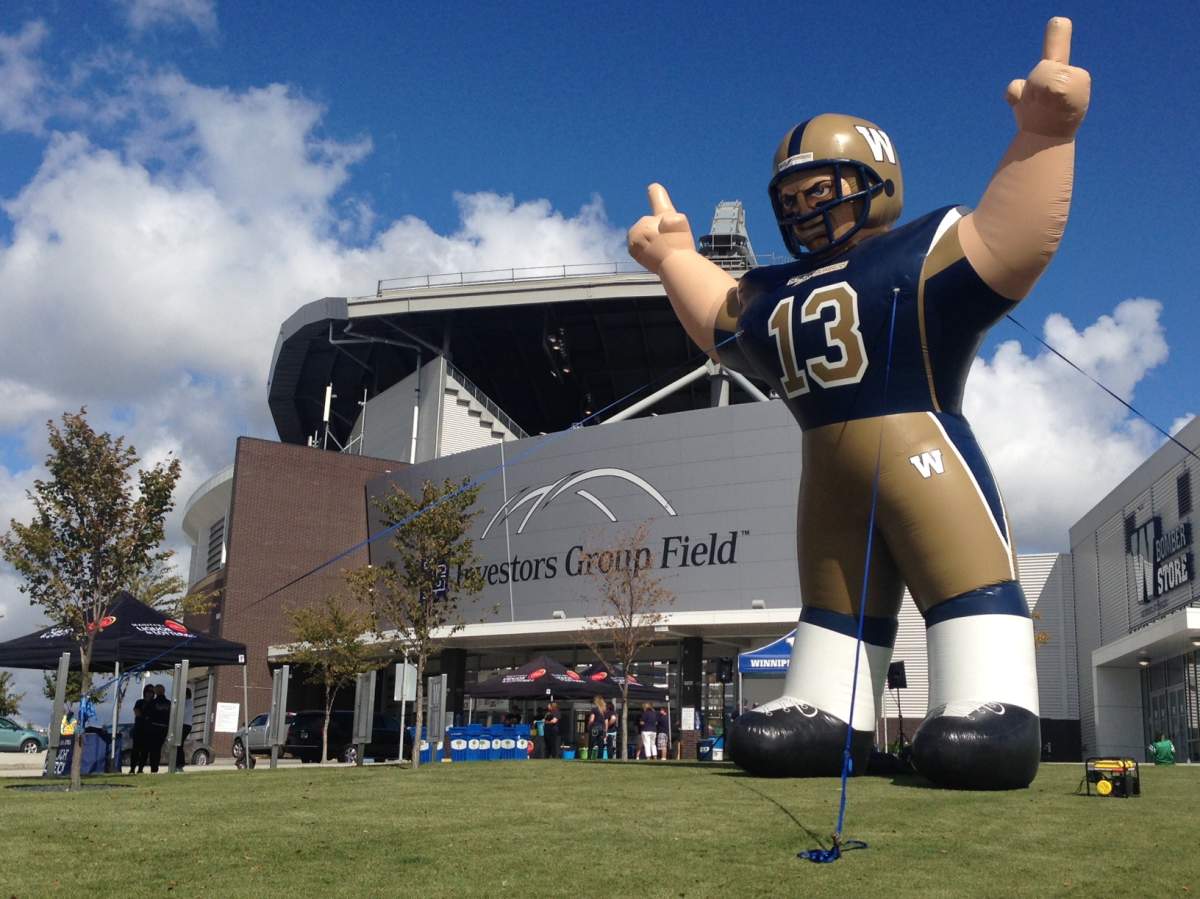 The Banjo Bowl: Winnipeg Blue Bomber and Saskatchewan Roughrider fans renew rivalry - image