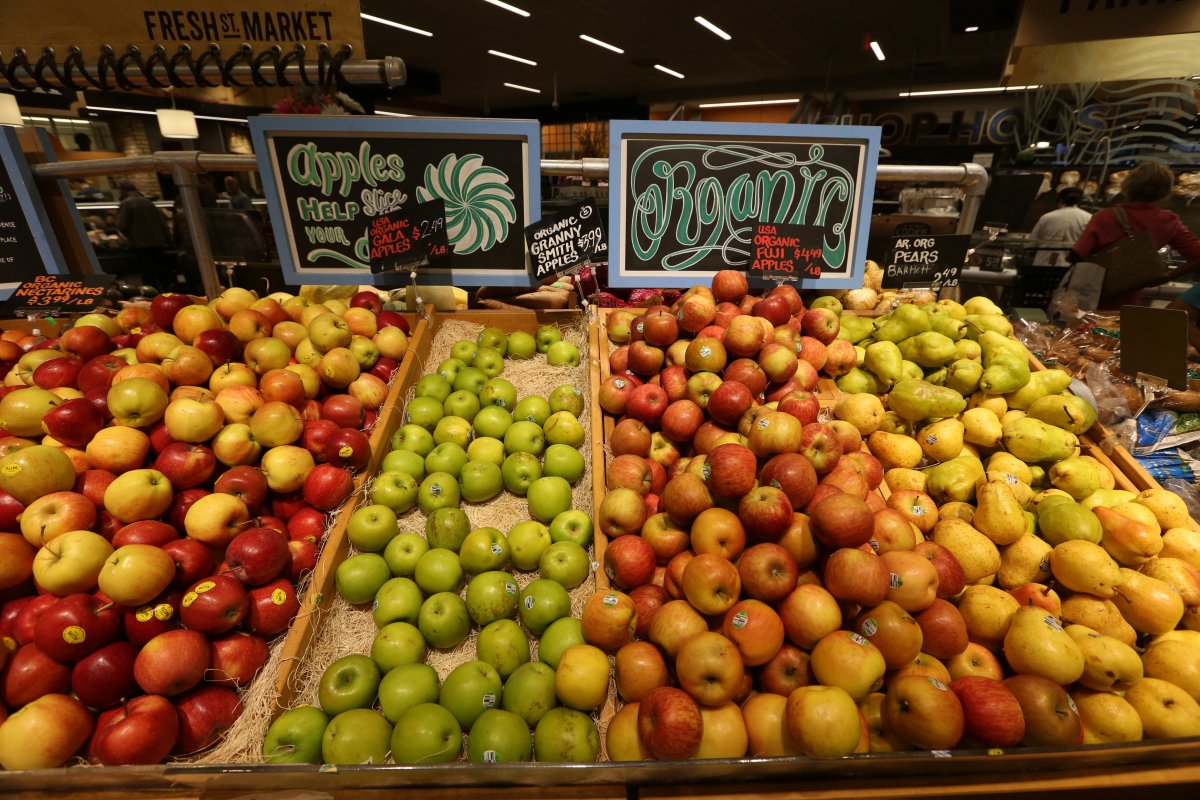 vegetable produce grocery store sweet apples