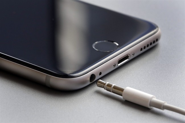 7t headphone jack