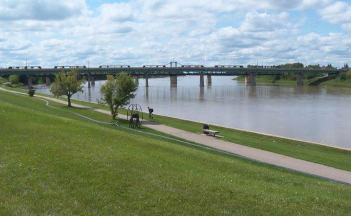 North Battleford, Prince Albert and Melfort can resume taking water from North Saskatchewan River after the oil plume from a Husky Energy pipeline spill moved downstream.