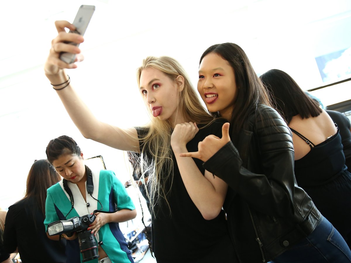 Selfies can lead to mental health symptoms among young women, a new study claims.