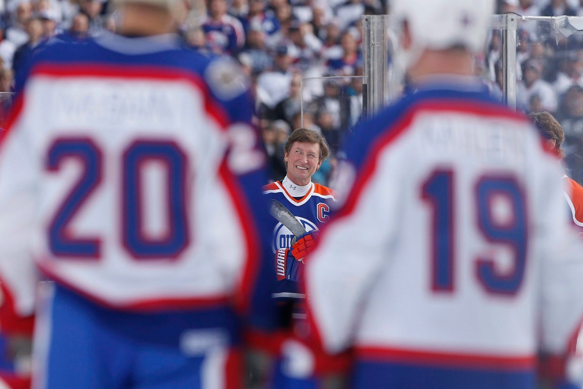 Gretzky, Selanne headline alumni game at Heritage Classic in
