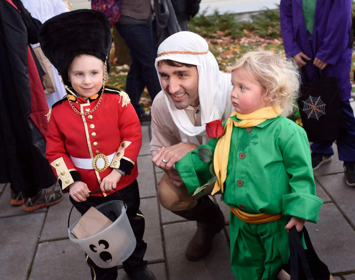 IN PHOTOS: Justin Trudeau and son go trick-or-treating as ‘The Little Prince’ - image