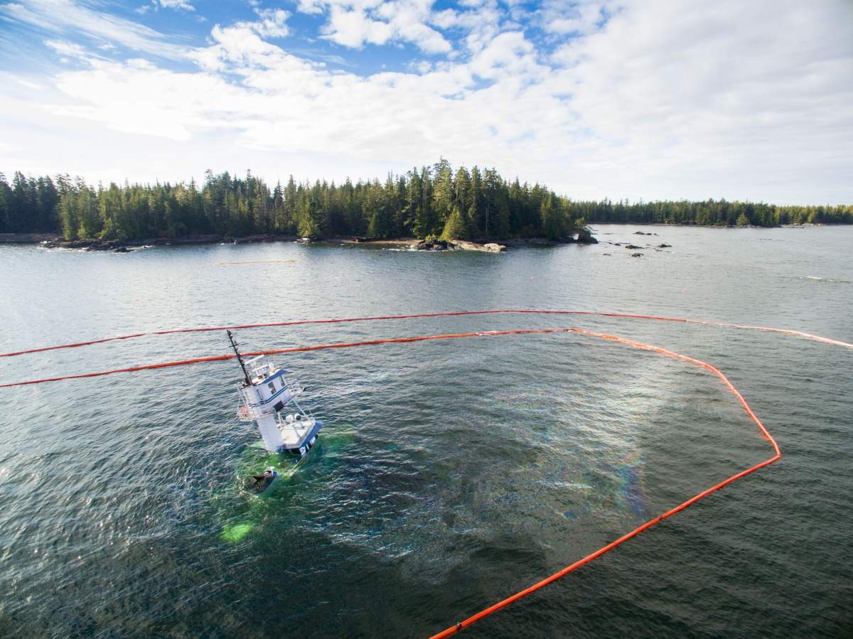 Tanks of sunken tug near Bella Bella pumped out - image