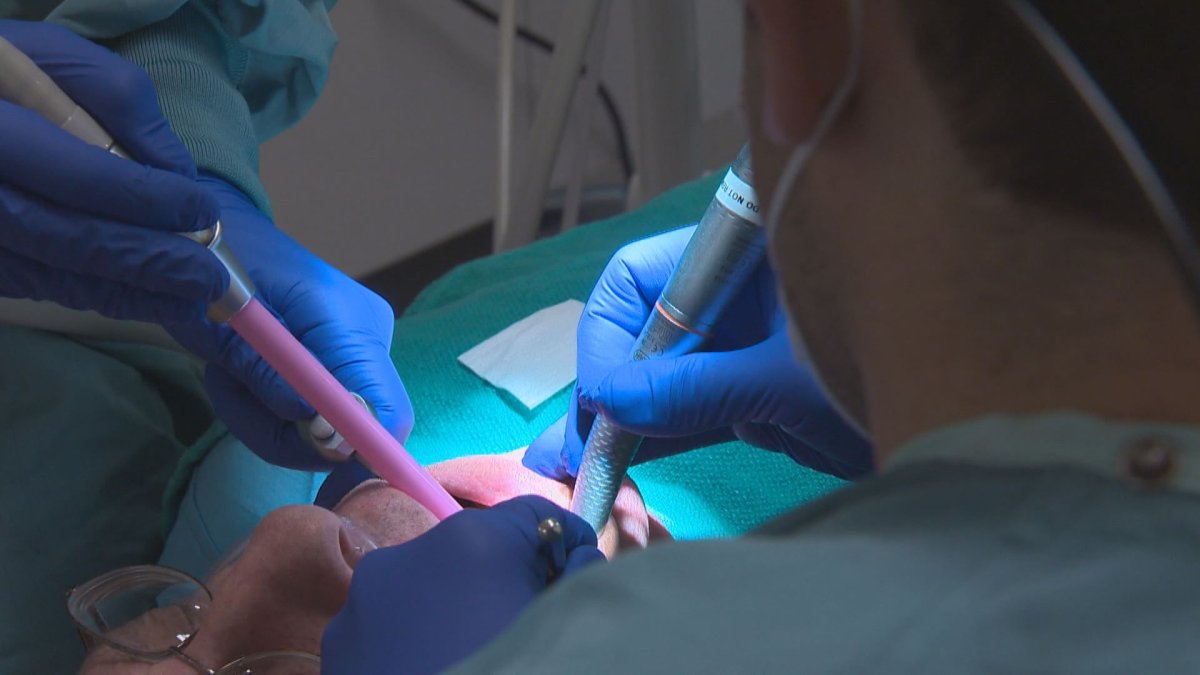 Alberta dentists won't be allowed to perform deep sedation or general anesthesia while also performing a dental treatment while a review takes place.