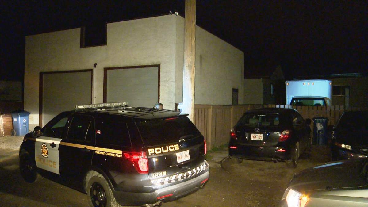 Police investigate a shooting in the 2900 block of Doverville Crescent at around 1:40 a.m. on Monday, Oct. 24, 2016. 