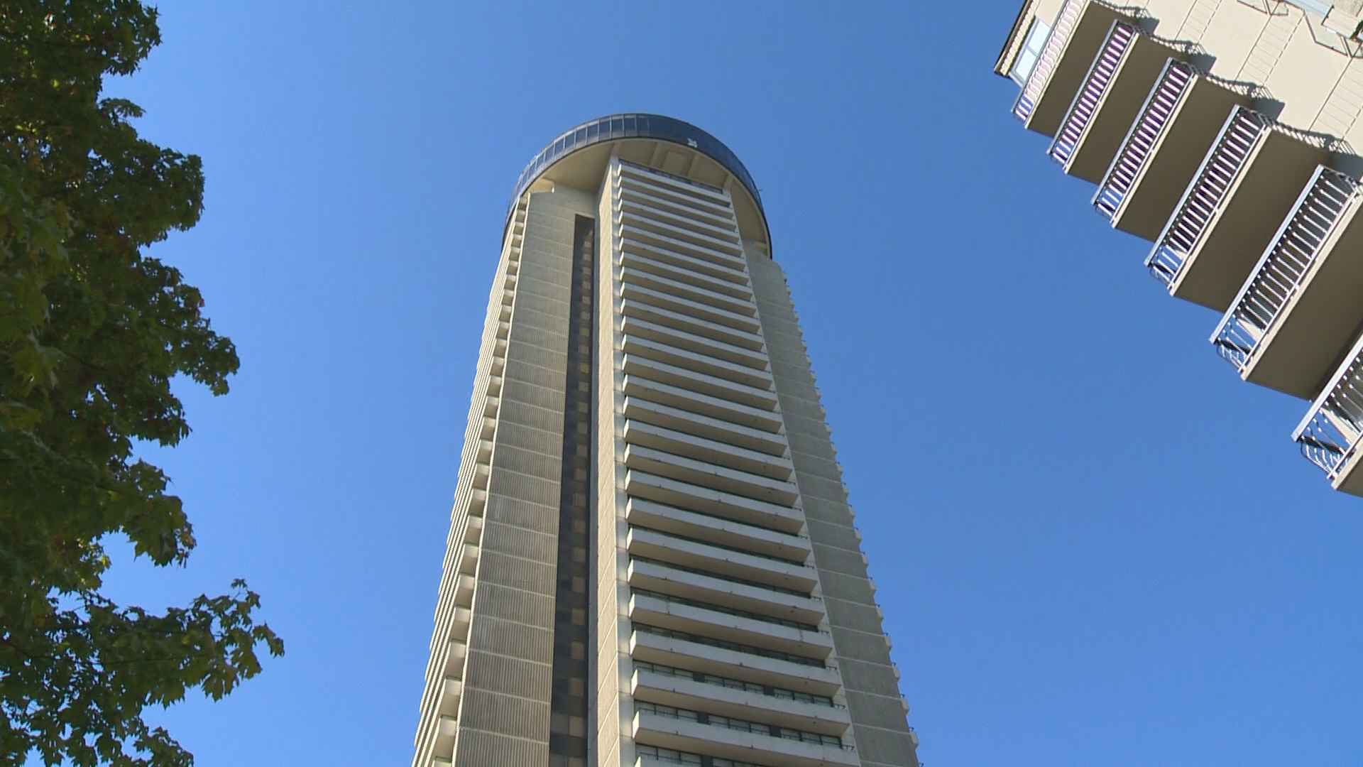 Open house held in Vancouver to decide the fate of Empire Landmark Hotel -  BC 