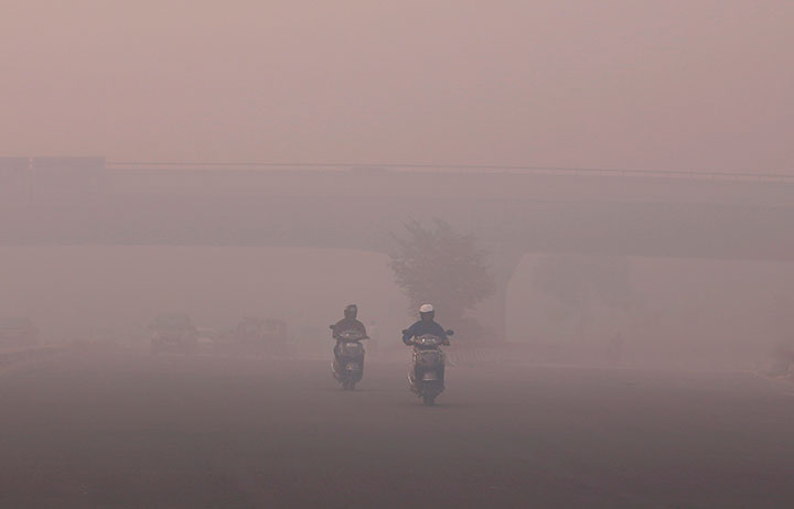 Indian capital chokes on hazardous levels of air pollution