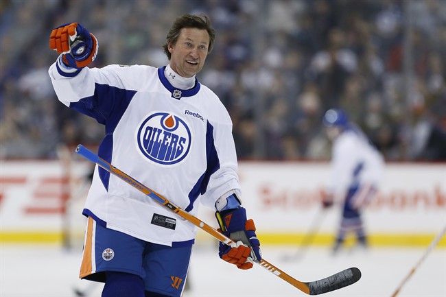 Former Edmonton Oilers Wayne Gretzky waves to the crowd during a practice for the NHL's Heritage Classic Alumni game in Winnipeg on Friday, October 21, 2016.