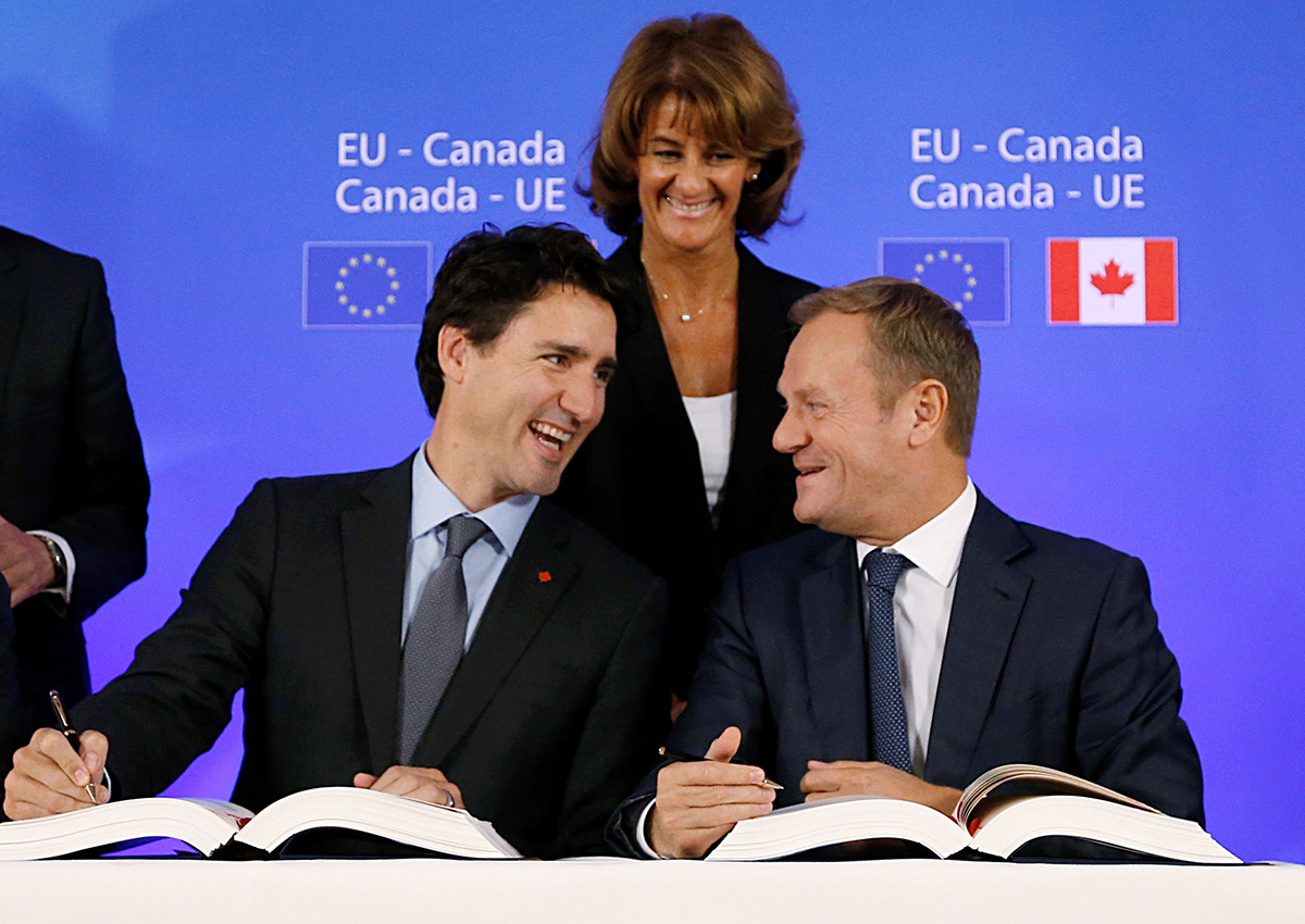 Canada's Prime Minister Justin Trudeau and European Council President Donald Tusk attend the signing ceremony of the Comprehensive Economic and Trade Agreement (CETA), at the European Council in Brussels, Belgium, October 30, 2016. 